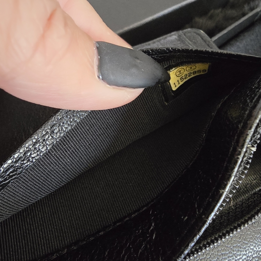 CHANEL Silver Quilted Leather Clutch with CC Logo - Picture 5 of 16